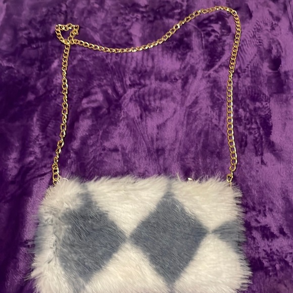 Handbags - 🩵NWOT🩵-Furry mini shoulder bag
